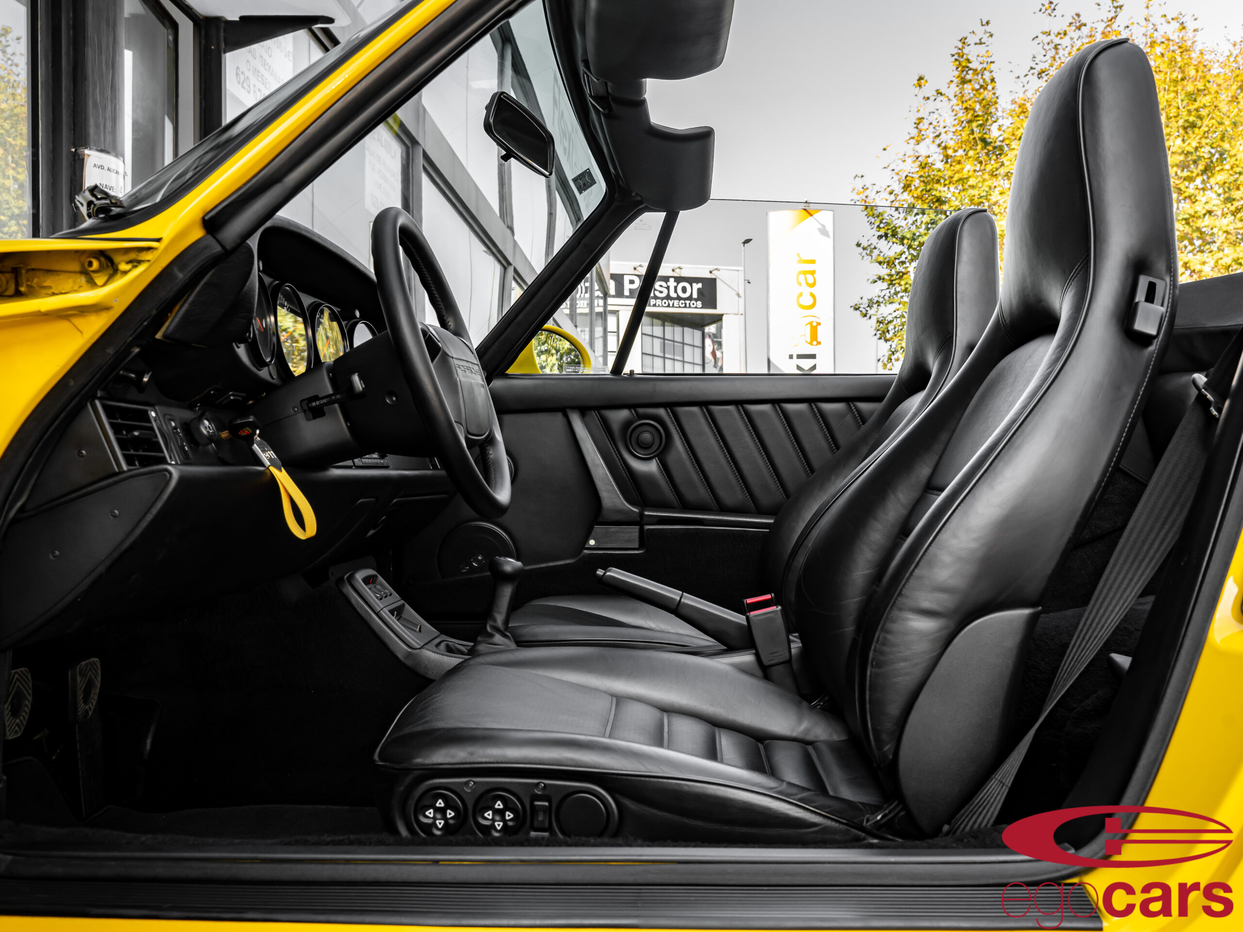 964-CARRERA-2-PTS-FERRARI-GELB-EGOCARS_20-scaled.jpg?1742579183770